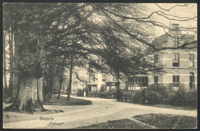 17810 Gezicht in het Sitiopark te Doorn, met rechts het huis Odiwo.